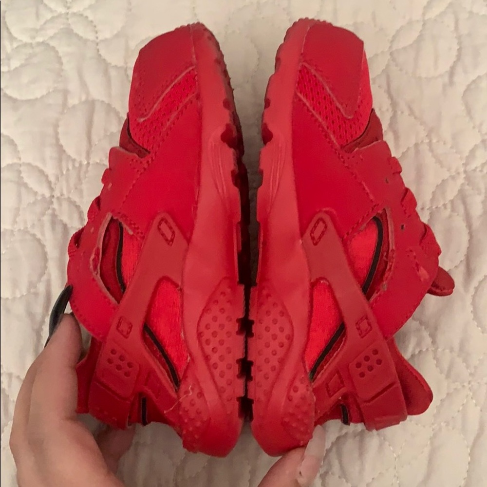 Red Huraches